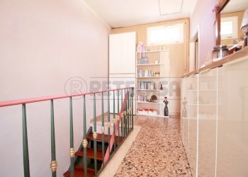 corridoio piano secondo - Casa semi indipendente Via XXIV Maggio 43, Montebello Vicentino - foto 20