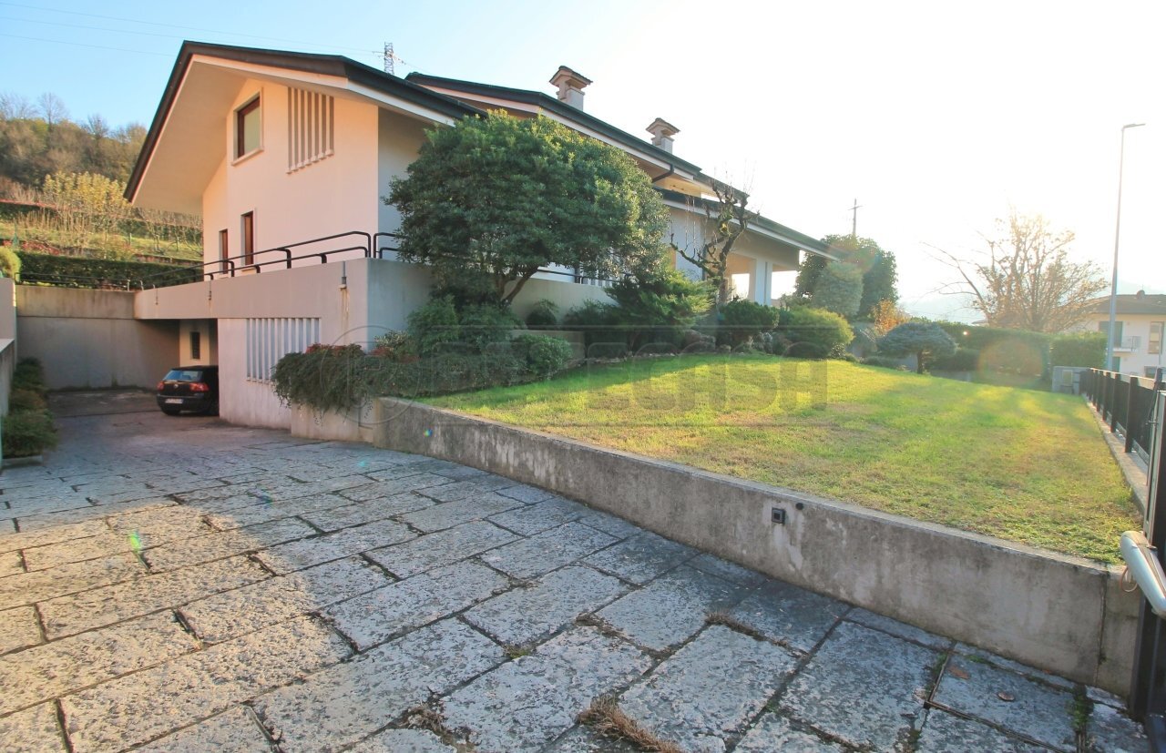 giardino - Villa VIA GIACOMO LEOPARDI 2, Arzignano - foto 2