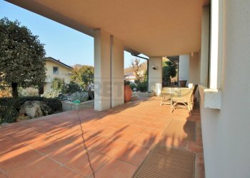 portico di ingresso - Villa VIA GIACOMO LEOPARDI 2, Arzignano - foto 5