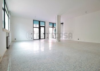 negozio - Locale Commerciale Piazza Regaù 1, Zermeghedo - foto 1