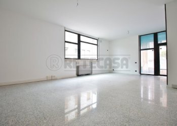 negozio - Locale Commerciale Piazza Regaù 1, Zermeghedo - foto 2