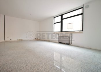 negozio - Locale Commerciale Piazza Regaù 1, Zermeghedo - foto 3