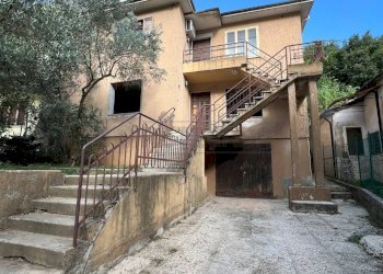 ESTERNO - Villa Via Salita Santissima Trinità 36, Montecchio Maggiore - foto 2