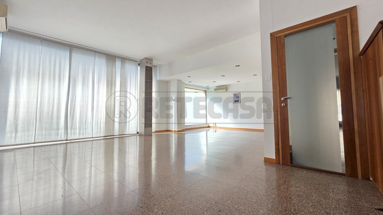 Retecasa_Valdagno Ingresso - Sala grande - Locale Commerciale Valdagno - foto 1