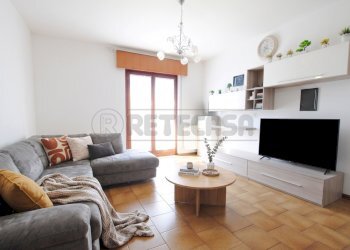 soggiorno - Appartamento via 4 novembre 38, Cornedo Vicentino - foto 1