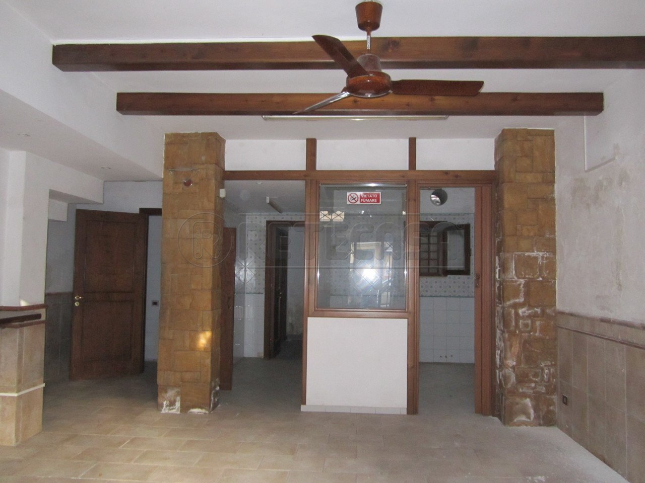 IMG_0061.JPG - Locale Commerciale via carbone 75, Palermo - foto 2