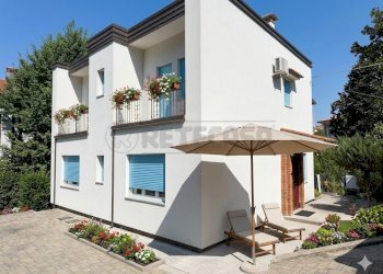 Immagine modificata con intelligenza artificiale - Villa Viale Dante, Vicenza - photo 4