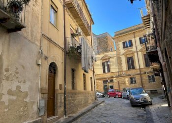 Immagine WhatsApp 2025-05-06 ore 17.03.57_c58ce120 - Trilocale via paternò 4, Caltanissetta - foto 1