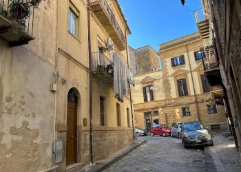 Immagine WhatsApp 2025-05-06 ore 17.03.57_030c93bd - Trilocale via paternò 4, Caltanissetta - foto 7