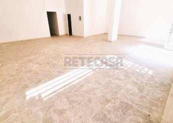 20250306_104456.jpg - Locale Commerciale Pescara - foto 2