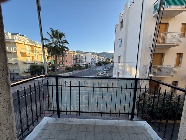 IMG_6854.jpg - Trilocale Via Cesare Battisti 42, Pietra Ligure - foto 2