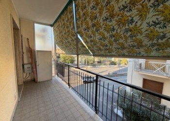 IMG_7205.jpeg - Trilocale Via Cesare Battisti 42, Pietra Ligure - foto 3