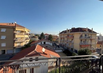 IMG_6956.jpg - Quadrilocale Via Luigi Pirandello 10, Loano - foto 2