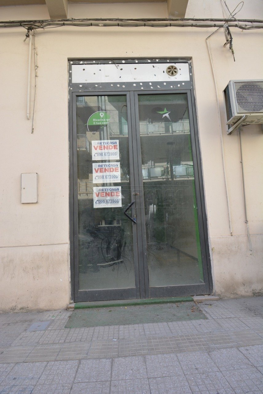 IMG-20251009-WA0032.jpg - Locale Commerciale Via Camiciotti 25, Messina - foto 1