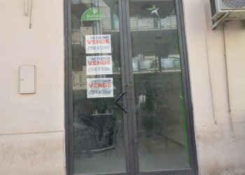 IMG-20251009-WA0032.jpg - Commercial Premises Via Camiciotti 25, Messina - photo 1