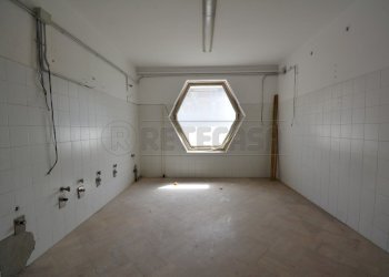 IMG-20251009-WA0017.jpg - Commercial Premises Viale San Martino 216, Messina - photo 13