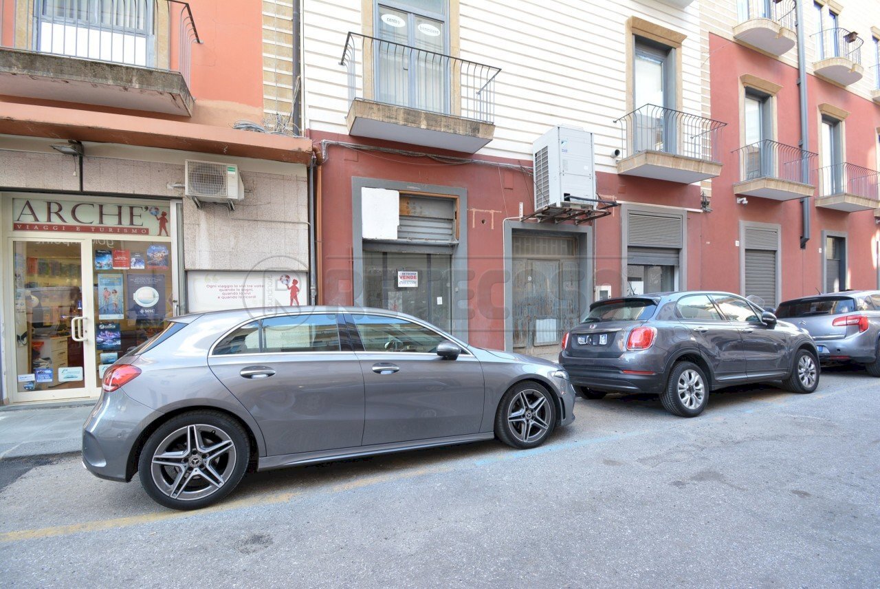 DSC_0116.JPG - Locale Commerciale Via Ettore Lombardo Pellegrino 44, Messina - foto 1