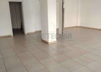 WhatsApp Image 2025-07-08 at 18.52.20 (1).jpeg - Commercial Premises Via Marco Polo 268, Messina - photo 9