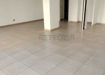 WhatsApp Image 2025-07-08 at 18.52.20.jpeg - Commercial Premises Via Marco Polo 268, Messina - photo 12