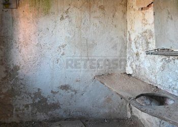 bagno antico.jpg - Casale Via San Giovanni Bosco 15, Messina - foto 24