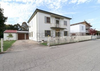 1_Esterno.jpg - Villa Via Don Giovanni Minzoni 17, Bondeno - foto 1