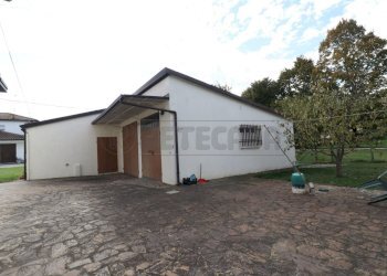 4_Esterno.jpg - Villa Via Don Giovanni Minzoni 17, Bondeno - foto 4