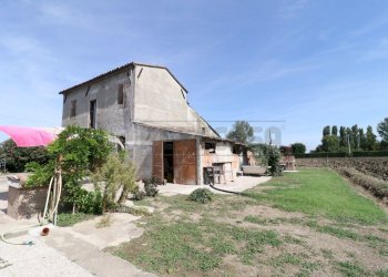5_Annesso laterale.jpg - Villa Via Comunale 202, Bondeno - foto 11