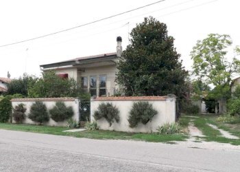 1_Fronte-min.JPG - Villa Via XXV Aprile 23, Sermide e Felonica - foto 1