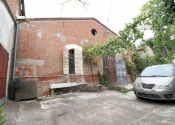 5_Magazzino fronte-min.JPG - Villa Via XXV Aprile 23, Sermide e Felonica - foto 5