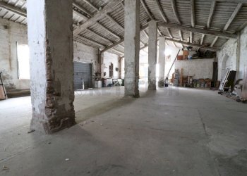 7_Magazzino interno-min.JPG - Villa Via XXV Aprile 23, Sermide e Felonica - foto 7