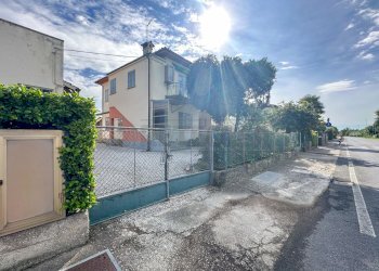 ESTERNI - Trilocale VIA PALMANOVA 17, Santa Maria La Longa - foto 2