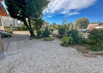 ESTERNI - Trilocale VIA PALMANOVA 17, Santa Maria La Longa - foto 5