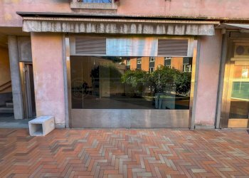 VISTA ESTERNA - Locale Commerciale VIA PAOLO SARPI 3, Udine - foto 6