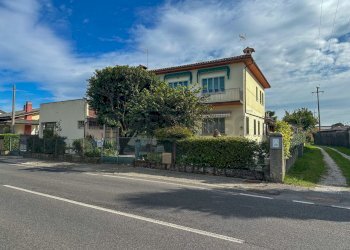 ESTERNI - Trilocale VIA PALMANOVA 19, Santa Maria La Longa - foto 2