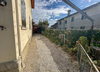 ESTERNI - Trilocale VIA PALMANOVA 19, Santa Maria La Longa - foto 5