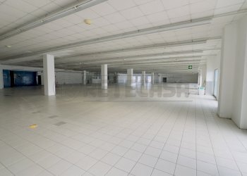 AREA VENDITA - Commercial Premises Via IV Genova 48, Pozzuolo del Friuli - photo 6