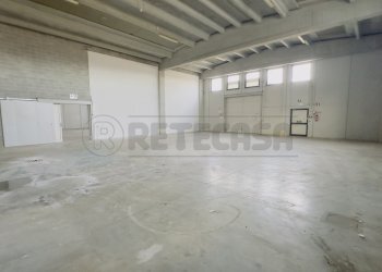 AREA VENDITA - Commercial Premises Via IV Genova 48, Pozzuolo del Friuli - photo 12