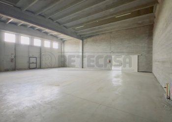 AREA VENDITA - Commercial Premises Via IV Genova 48, Pozzuolo del Friuli - photo 13