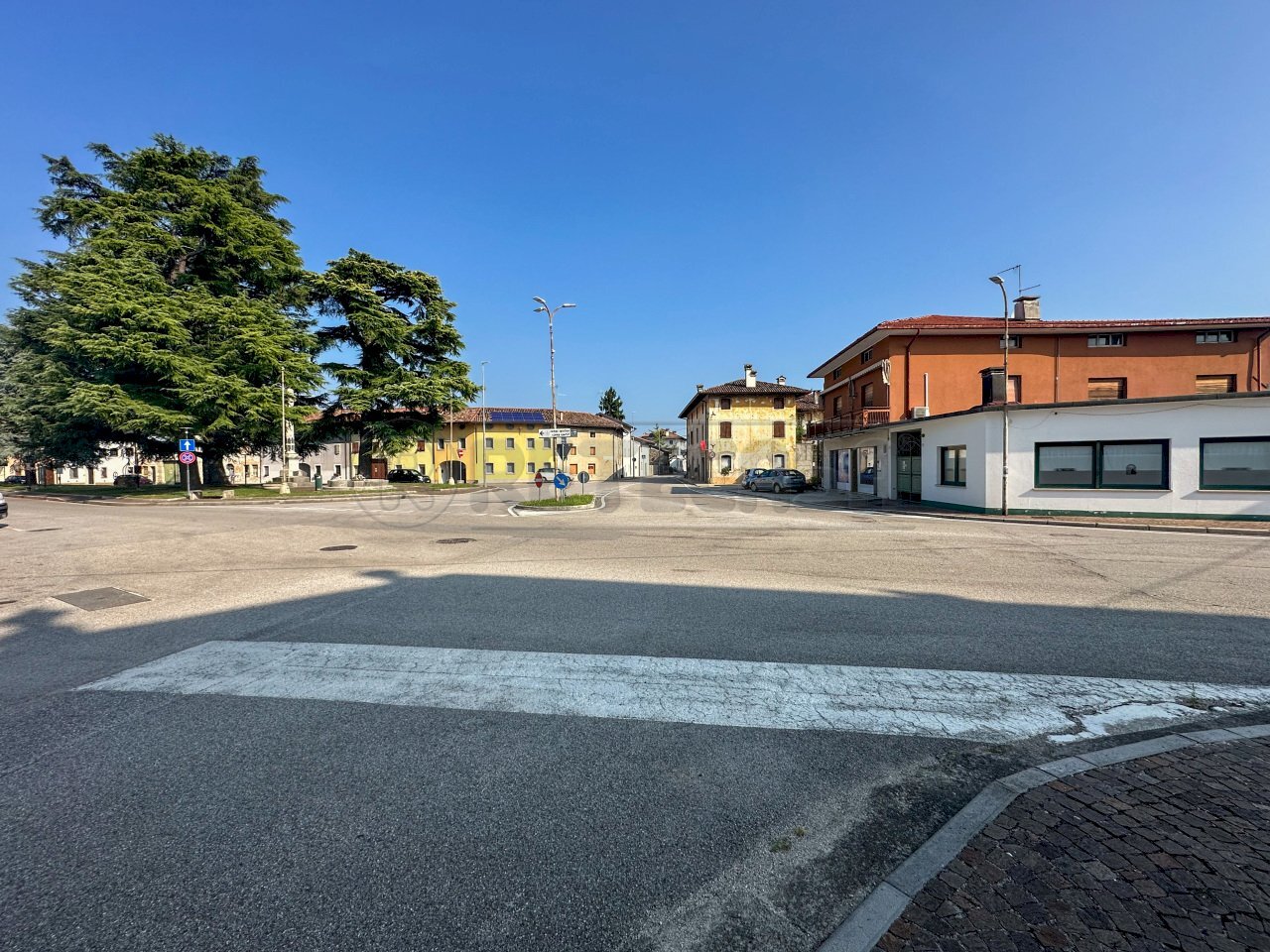 ESTERNI - Commercial Premises PIAZZA DELLA CHIESTA 20, Pozzuolo del Friuli - photo 1