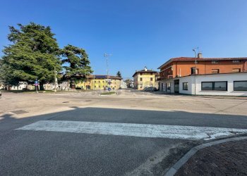 ESTERNI - Commercial Premises PIAZZA DELLA CHIESTA 20, Pozzuolo del Friuli - photo 1