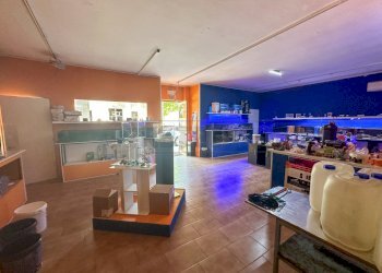 AREA VENDITA - Commercial Premises PIAZZA DELLA CHIESTA 20, Pozzuolo del Friuli - photo 8