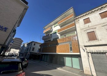 ESTERNI - Ufficio Via Camillo Benso Conte di Cavour 13, Cervignano del Friuli - foto 2