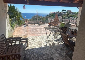 33734c69-b5d3-44a1-afb9-b7846ed3bc71.jpg - Villa a Schiera baia dell'est, Stalettì - foto 1