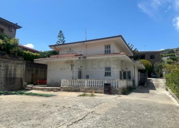 f76edd3b-32d8-4843-bf7d-05171360e141.jpg - Villa Corso Telesio 71, Settingiano - foto 8