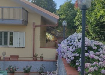 IMG_20220712_181547.jpg - Villa Via dei Bruzii 7, Catanzaro - foto 6