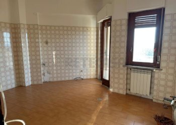 6f5a3619-6e12-4fac-83c2-7b0bd14a98a5.jpeg - Quadrilocale Via Ettore Vitale, Catanzaro - foto 4