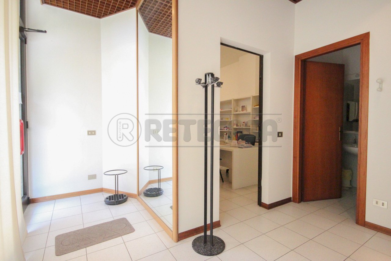 IMG_0002_edited.jpg - Ufficio VIA GUIDO ROSSA, Vicenza - foto 1