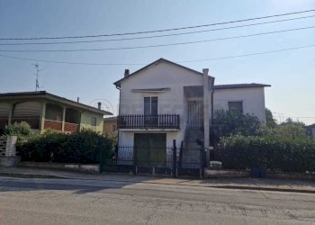 WhatsApp Image 2025-08-27 at 09.31.06.jpeg - Villa Viale Europa, Acquanegra Cremonese - foto 29