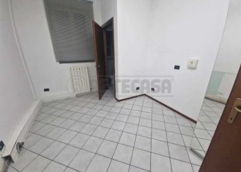 WhatsApp Image 2025-07-09 at 18.28.18 (6).jpeg - Locale Commerciale Via Chiara Novella, Cremona - foto 2