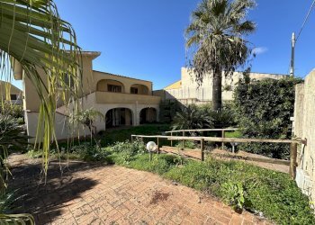 IMG_1786.JPG - Villa Mazara del Vallo - foto 1